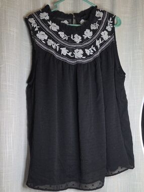 torrid Black Sleeveless Embroidered Yoke Camisole